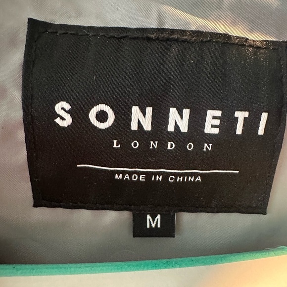 Sonneti London Red Puffer Jacket - size medium - Picture 6 of 6